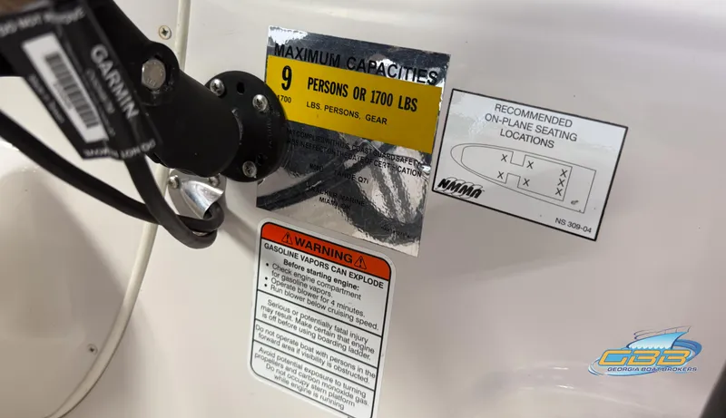 Slide: The Image of 2007 Tahoe Q7i SF capacity and safety labels, showing maximum load and seating recommendations. - 37