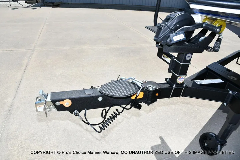 Slide: The Image of 2024 Nitro Z21 XL Pro trailer hitch and winch system on concrete surface. - 31