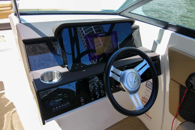 Slide: The Image of Sea Ray SDX 270 2021 - 52