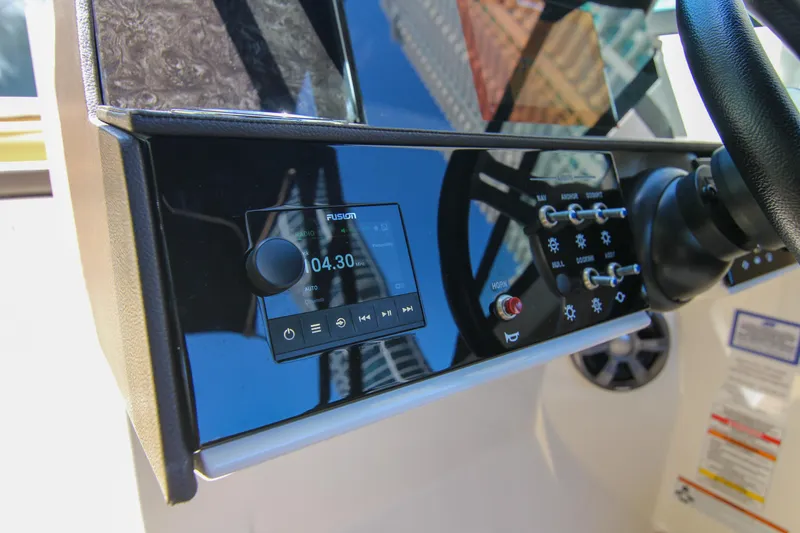 Slide: The Image of Sea Ray SDX 270 2021 - 54