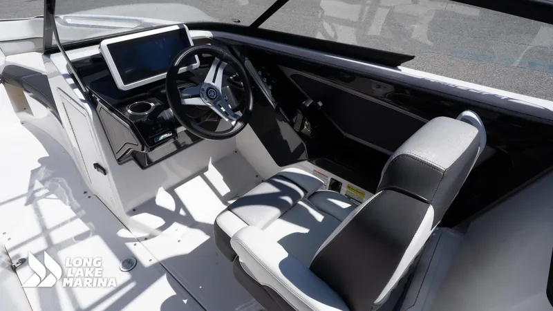 Slide: The Image of 2021 Yamaha Boats 252SE cockpit with steering wheel and touchscreen display. - 18