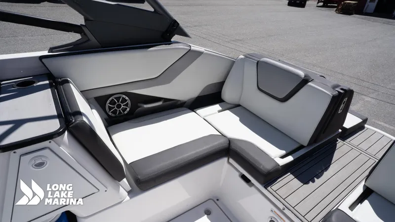 Slide: The Image of 2021 Yamaha Boats 252SE interior seating with sleek design at Long Lake Marina. - 21