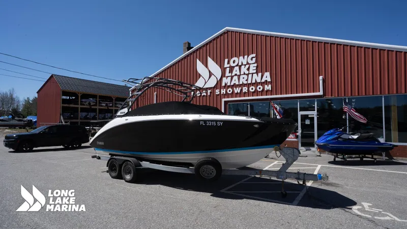 Slide: The Image of 2021 Yamaha Boats 252SE on trailer at Long Lake Marina showroom. - 4