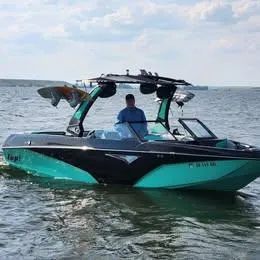 Slide: The Image of 2022 Tigé Z3 boat on water, featuring sleek design and vibrant colors. - 4