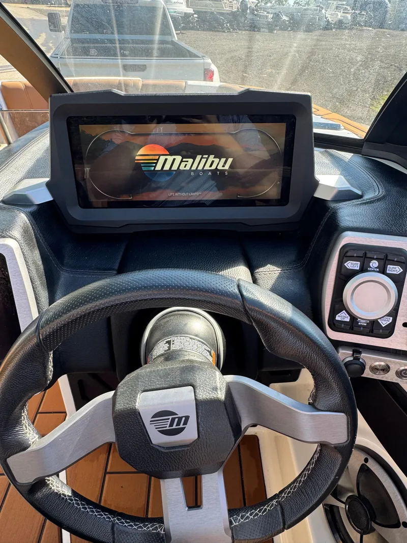 Slide: The Image of Malibu Wakesetter 24 MXZ 2021 - 12