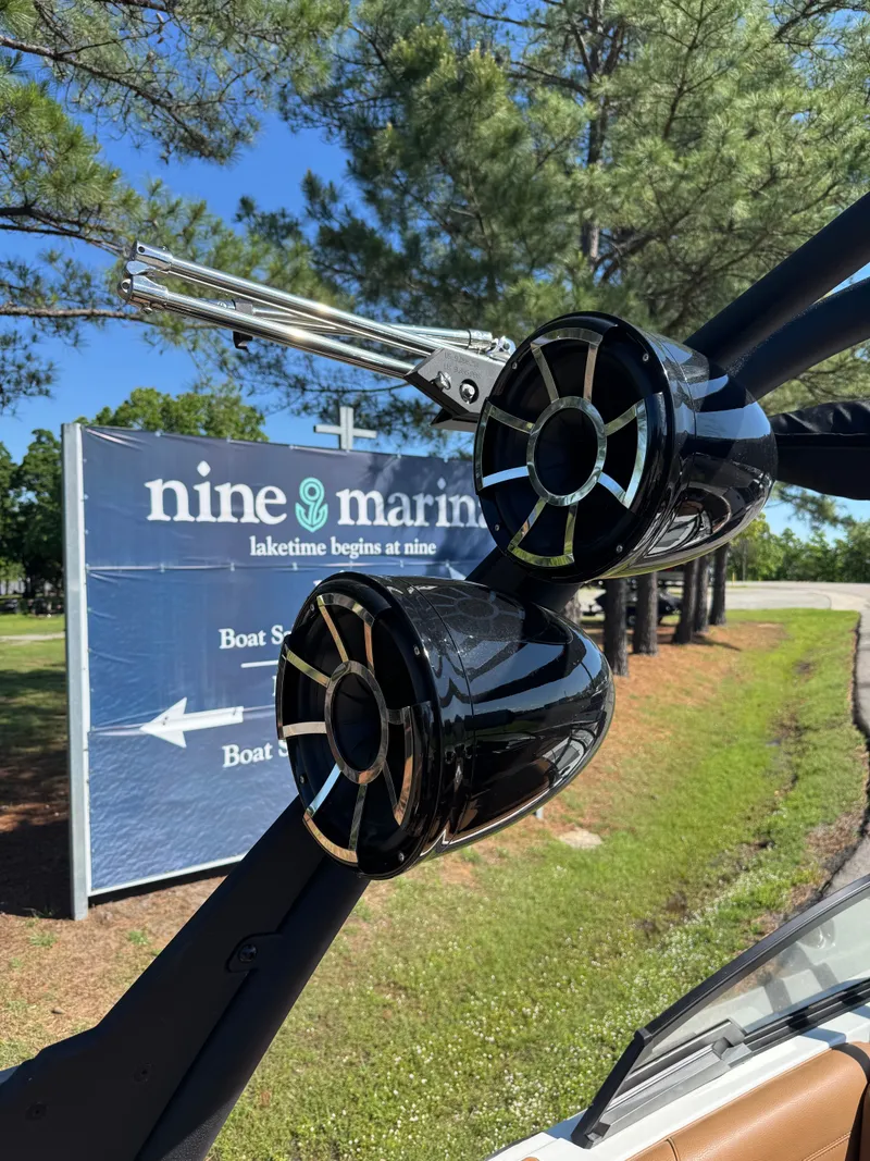 Slide: The Image of Malibu Wakesetter 24 MXZ 2021 - 15