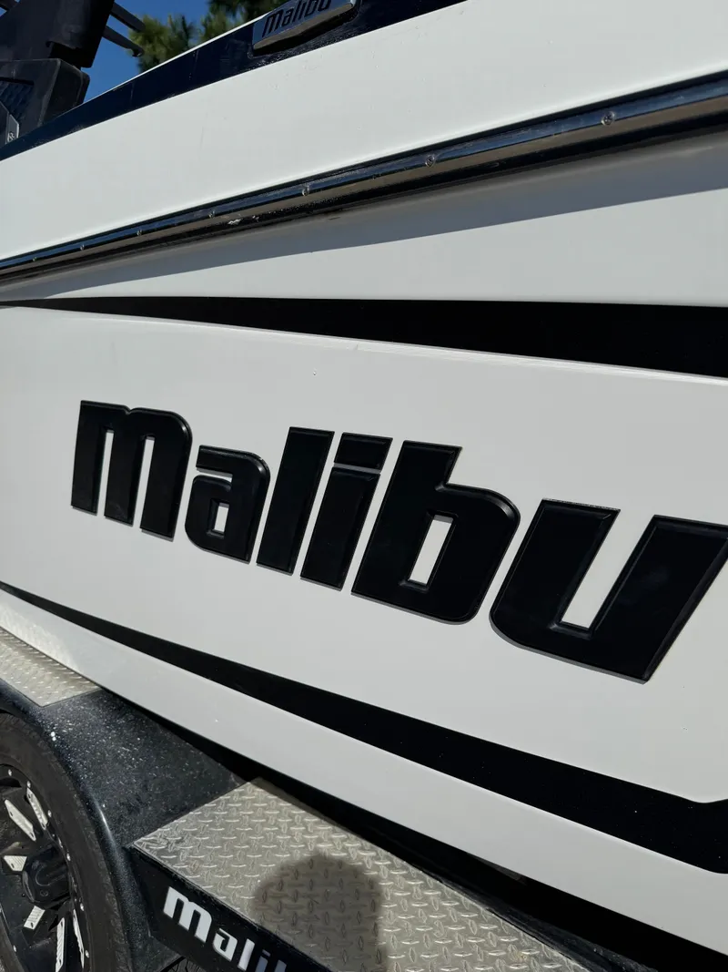 Slide: The Image of Malibu Wakesetter 24 MXZ 2021 - 3