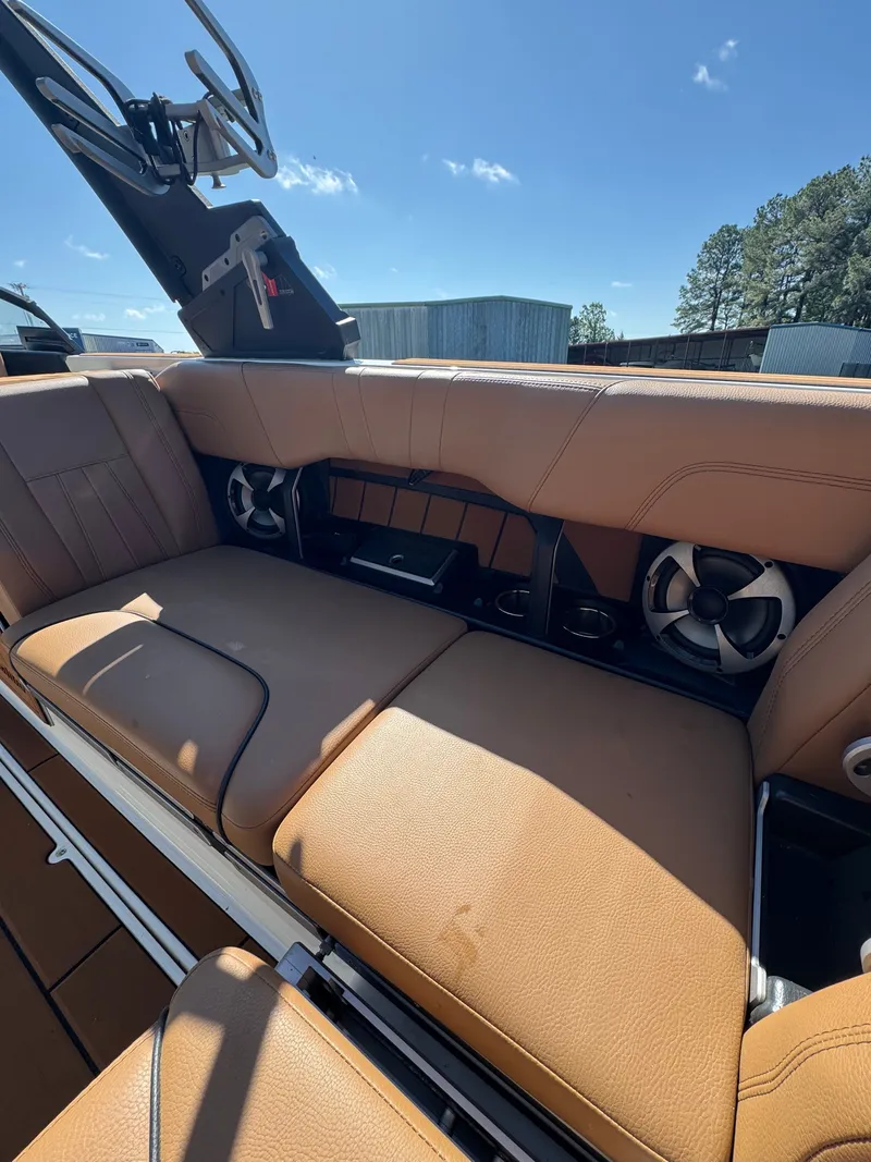 Slide: The Image of Malibu Wakesetter 24 MXZ 2021 - 8