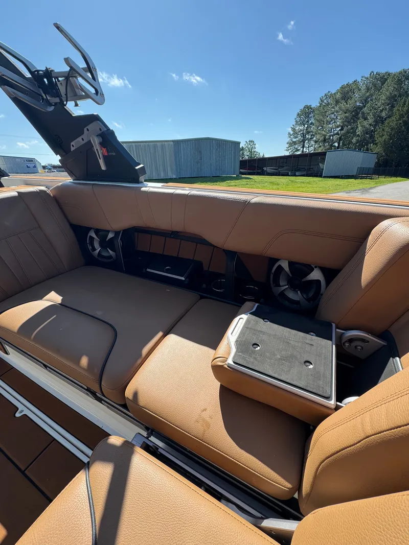 Slide: The Image of Malibu Wakesetter 24 MXZ 2021 - 9