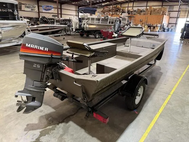Slide: The Image of 1999 Xpress 1546 boat with Mariner 25 engine in a warehouse setting. - 4
