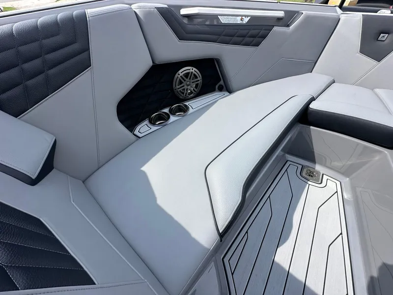 Slide: The Image of Nautique Super Air Nautique S25 2025 - 17