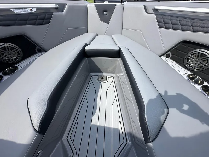 Slide: The Image of Nautique Super Air Nautique S25 2025 - 18