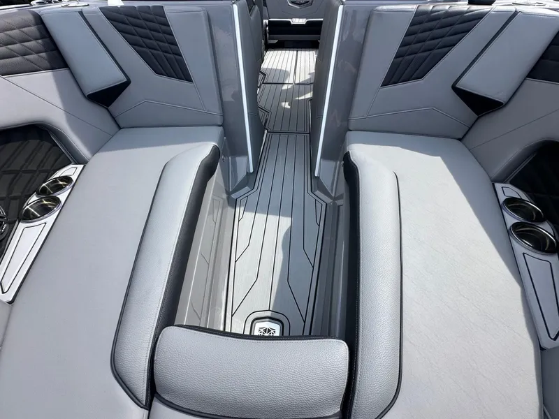 Slide: The Image of Nautique Super Air Nautique S25 2025 - 21