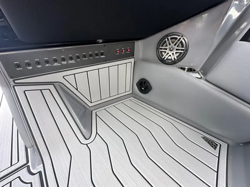 Slide: The Image of Nautique Super Air Nautique S25 2025 - 24