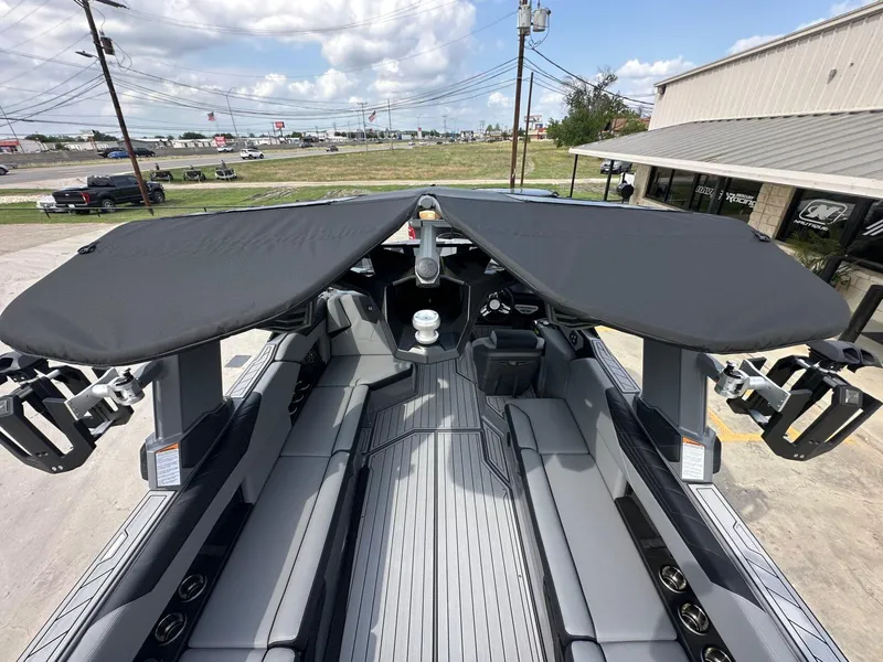 Slide: The Image of Nautique Super Air Nautique S25 2025 - 31