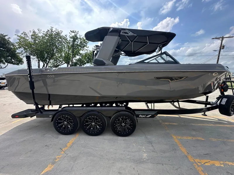 Slide: The Image of Nautique Super Air Nautique S25 2025 - 5