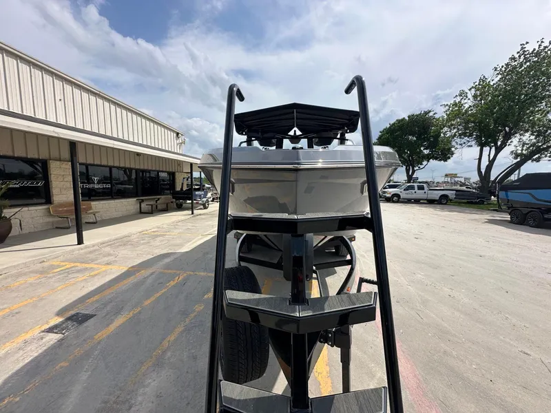 Slide: The Image of Nautique Super Air Nautique S25 2025 - 7