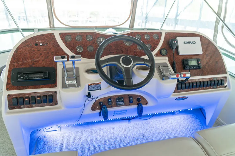 Slide: The Image of Maxum 4100 SCA 2000 - 23