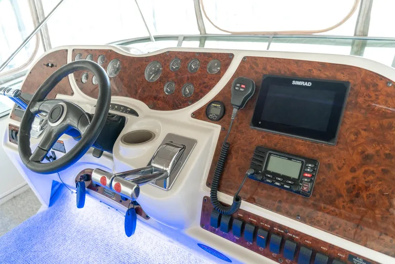 Slide: The Image of Maxum 4100 SCA 2000 - 24