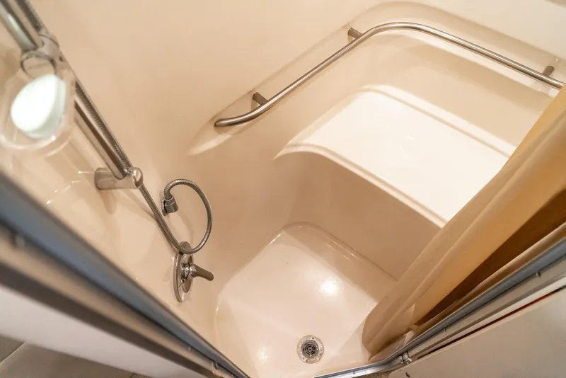 Slide: The Image of Maxum 4100 SCA 2000 - 48