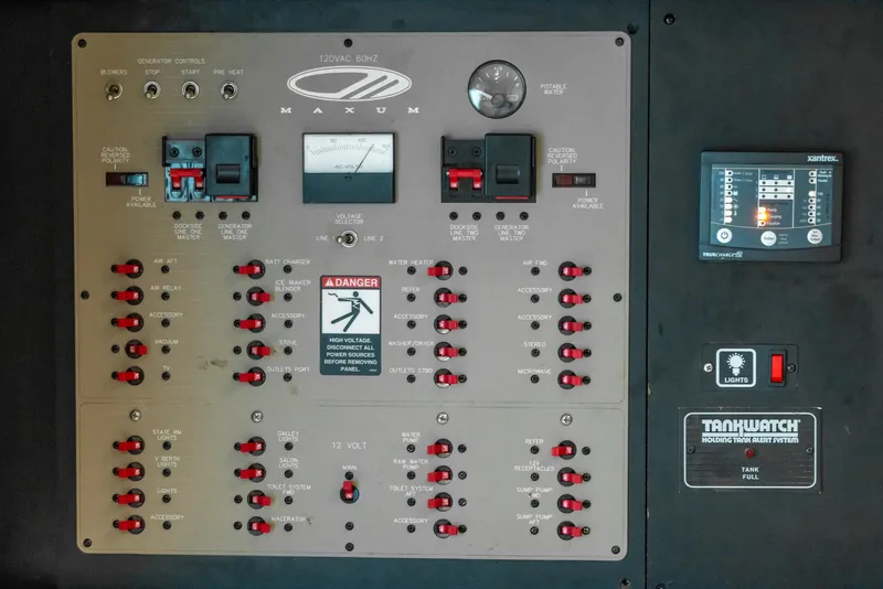Slide: The Image of Maxum 4100 SCA 2000 - 55