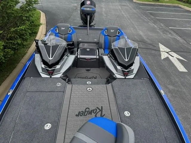 Slide: The Image of 2025 Ranger Z520R Cup-Equipped boat with dual consoles and blue accents in a parking lot. - 6