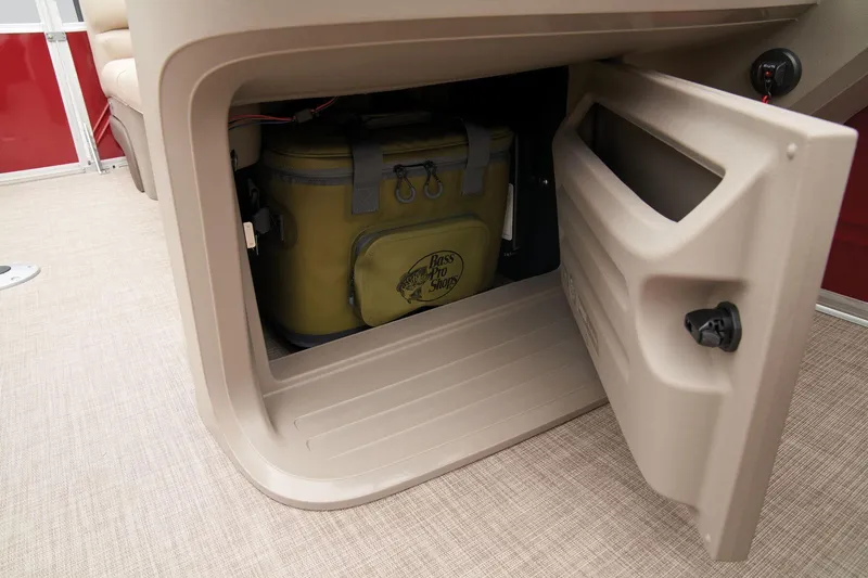 Slide: The Image of Sun Tracker Party Barge 22 RF DLX 2025 - 32