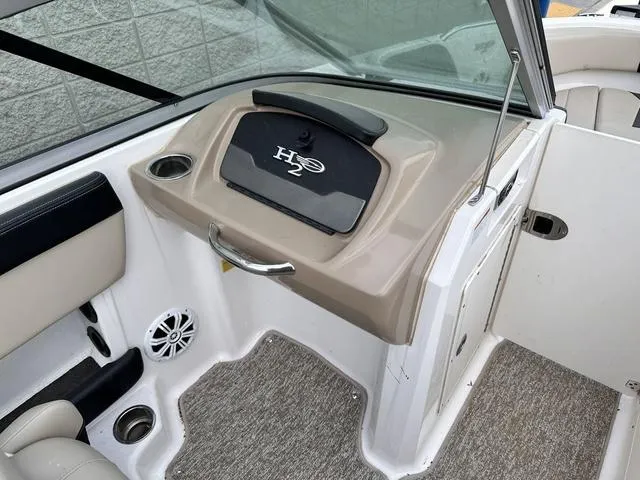 Slide: The Image of Chaparral 21 H2O Ski & Fish 2018 - 13