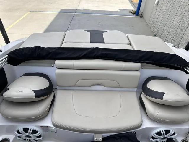 Slide: The Image of Chaparral 21 H2O Ski & Fish 2018 - 17