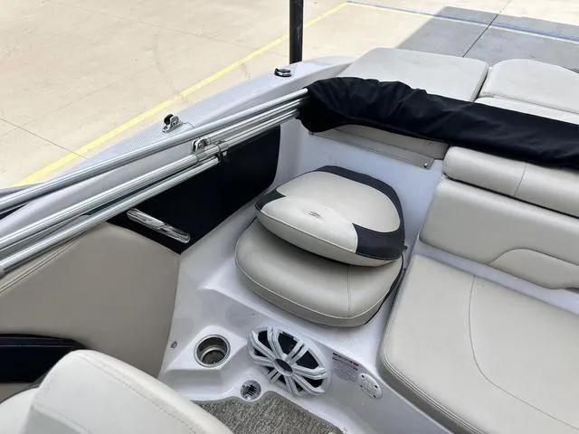 Slide: The Image of Chaparral 21 H2O Ski & Fish 2018 - 18