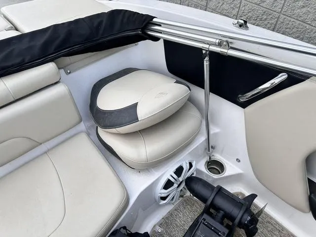 Slide: The Image of Chaparral 21 H2O Ski & Fish 2018 - 20