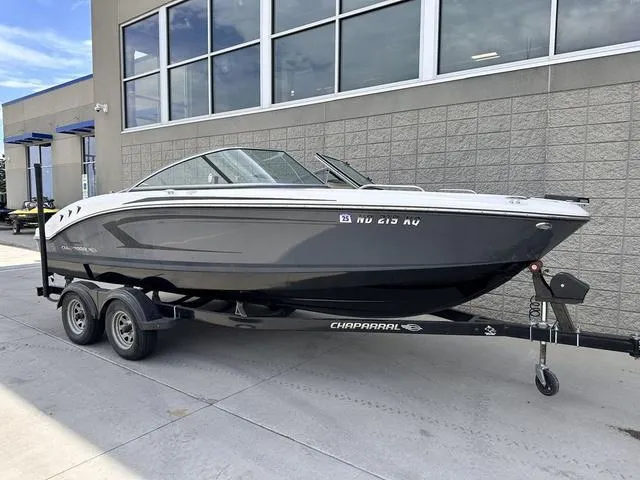 Slide: The Image of Chaparral 21 H2O Ski & Fish 2018 - 3