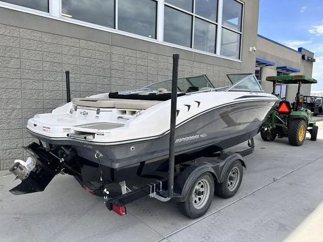 Slide: The Image of Chaparral 21 H2O Ski & Fish 2018 - 4