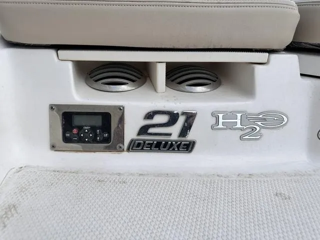 Slide: The Image of Chaparral 21 H2O Ski & Fish 2018 - 7