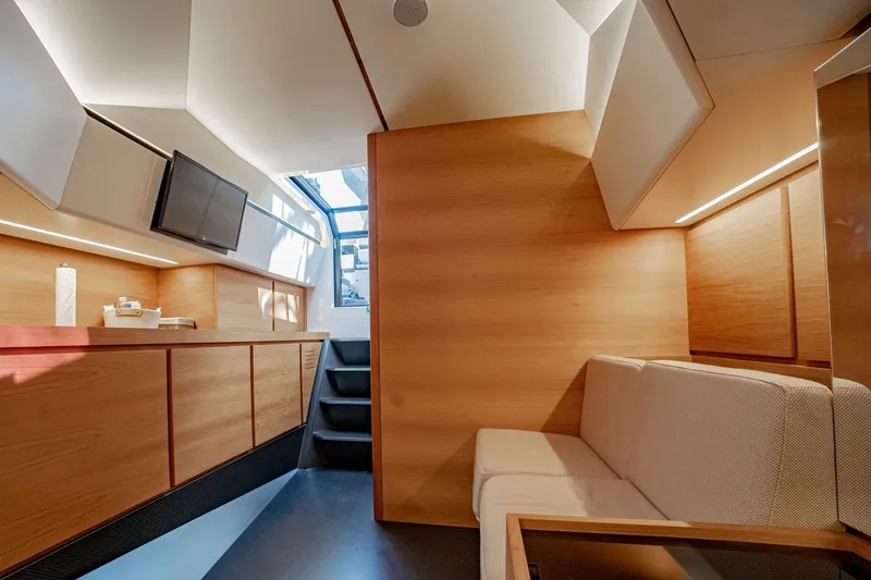 Slide: The Image of Belowdecks, Beautiful Minimalist Decor - 11