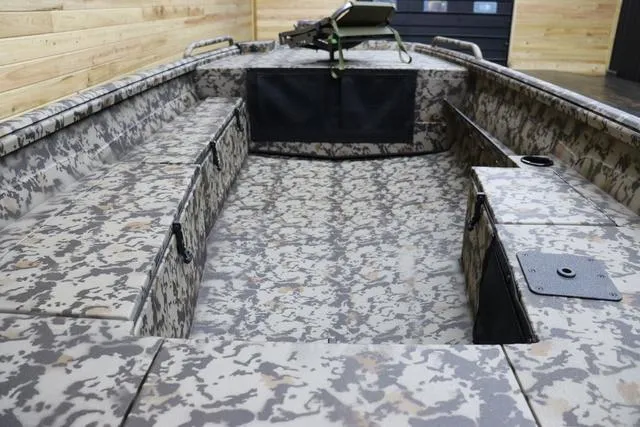 Slide: The Image of Excel Viper F4 1651 2024 - 6