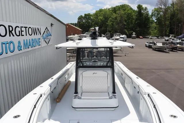 Slide: The Image of Yellowfin 39 Offshore 2024 - 10