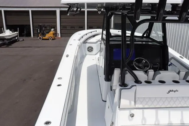 Slide: The Image of Yellowfin 39 Offshore 2024 - 23