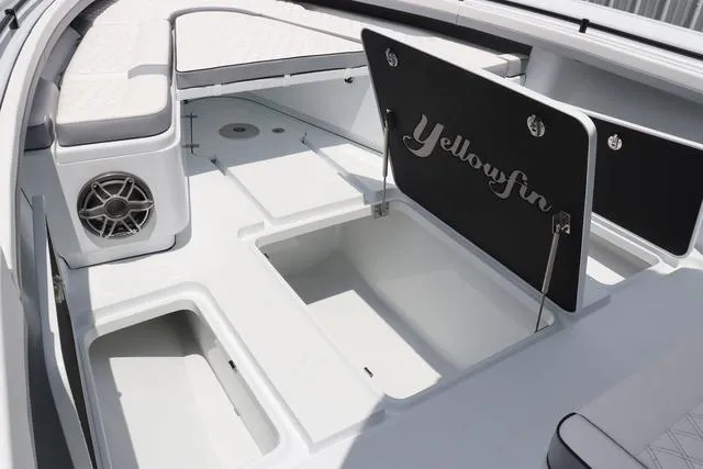 Slide: The Image of Yellowfin 39 Offshore 2024 - 36