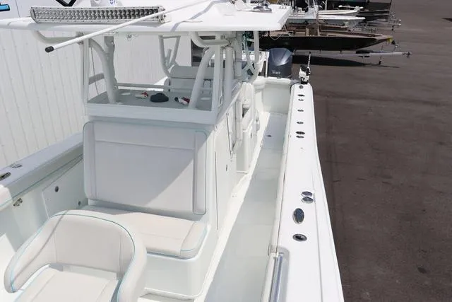 Slide: The Image of Yellowfin 36 Offshore 2018 - 10