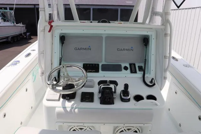 Slide: The Image of Yellowfin 36 Offshore 2018 - 20