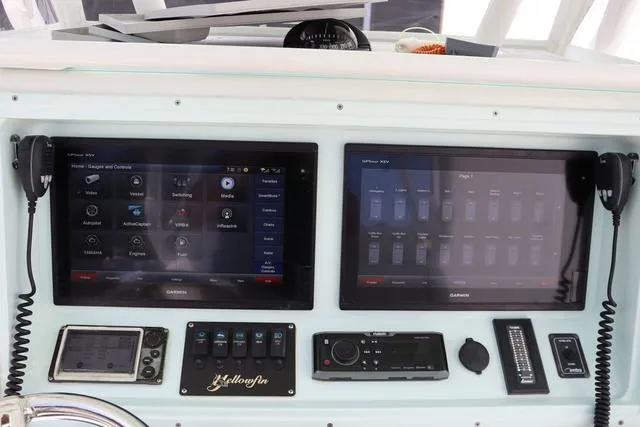 Slide: The Image of Yellowfin 36 Offshore 2018 - 22