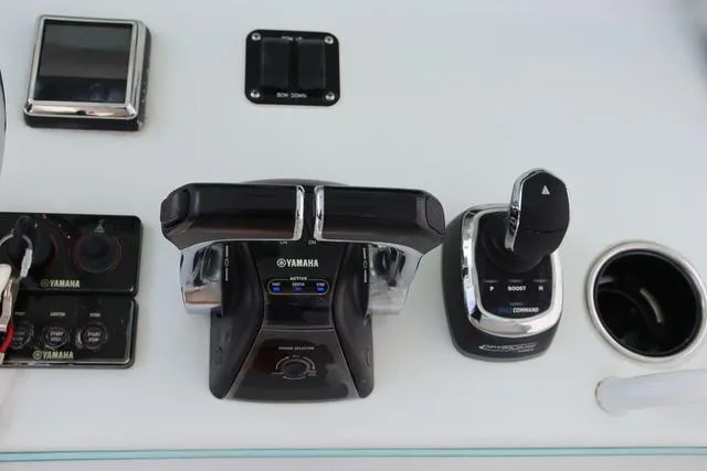 Slide: The Image of Yellowfin 36 Offshore 2018 - 23