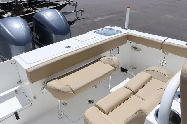 Slide: The Image of Sea Hunt Gamefish 27 With Coffin Box 2017 - 10