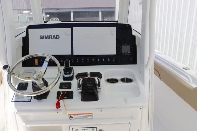 Slide: The Image of Sea Hunt Gamefish 27 With Coffin Box 2017 - 12