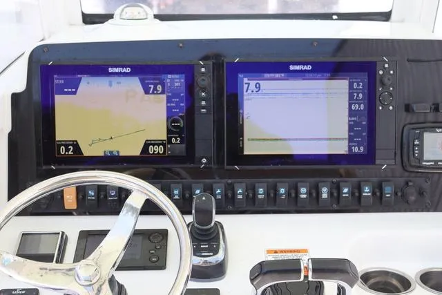 Slide: The Image of Sea Hunt Gamefish 27 With Coffin Box 2017 - 14