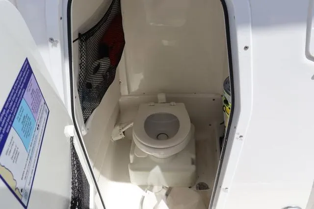 Slide: The Image of Sea Hunt Gamefish 27 With Coffin Box 2017 - 15