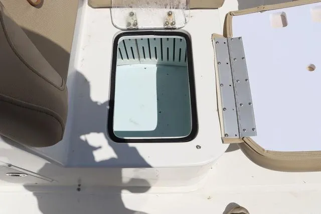 Slide: The Image of Sea Hunt Gamefish 27 With Coffin Box 2017 - 19