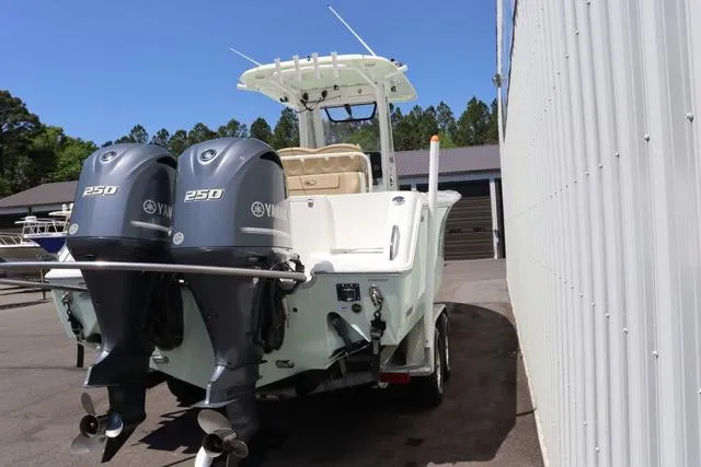 Slide: The Image of Sea Hunt Gamefish 27 With Coffin Box 2017 - 3