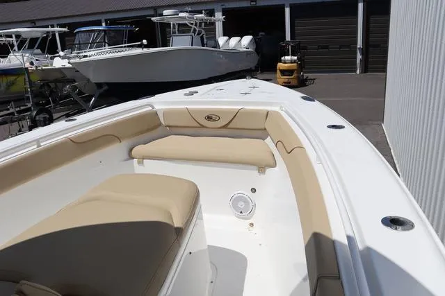 Slide: The Image of Sea Hunt Gamefish 27 With Coffin Box 2017 - 7